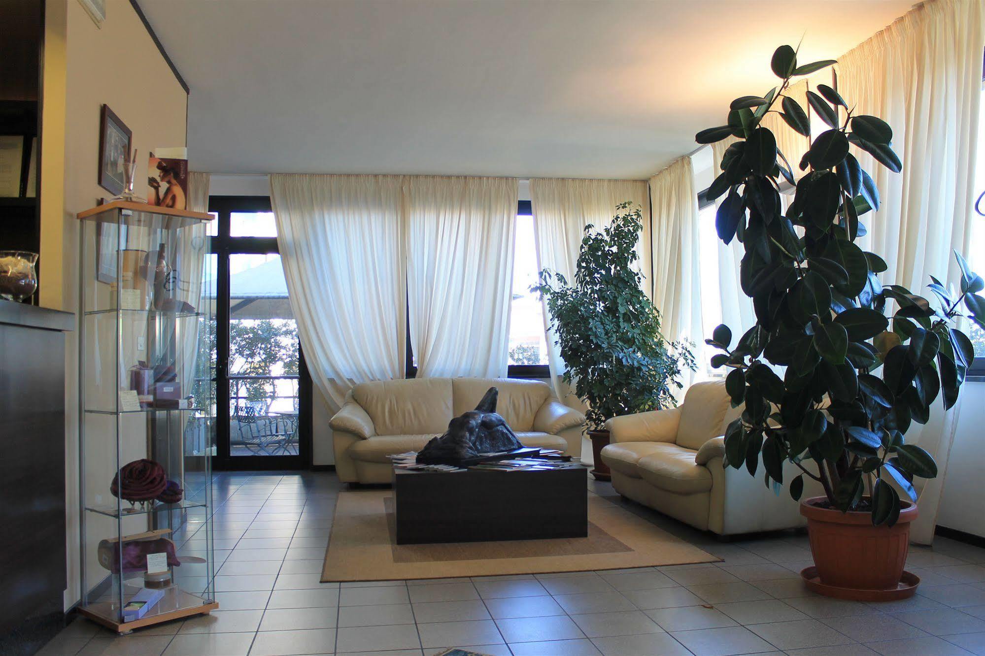 Hotel Griselda Saluzzo Buitenkant foto